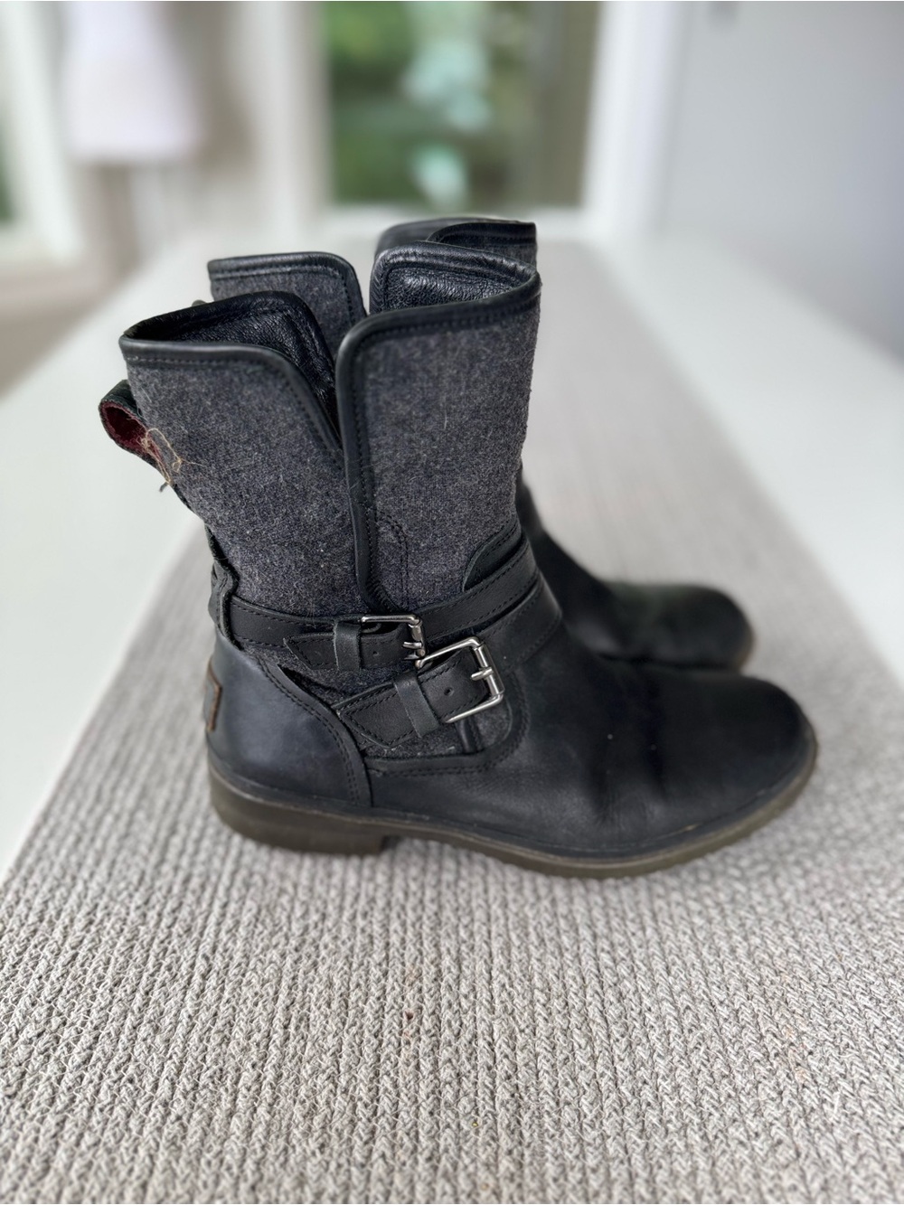 UGG Black Leather Gray Wool Side Zip Moto Boots Booties Size 7